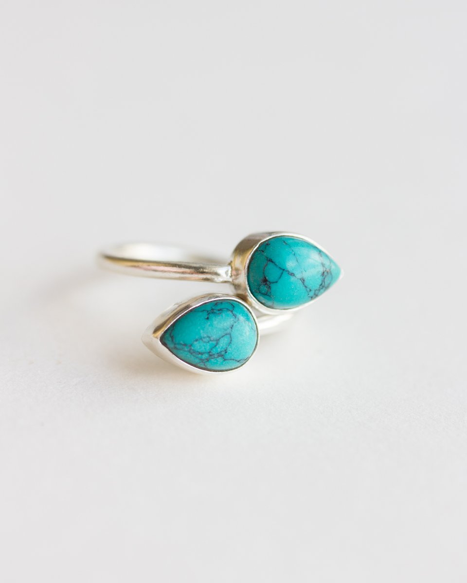 New Adjustable Turquoise stone ring in sterling silver 925. 🥰💙
olizz.com/adjustable-tur…
.
.
.
#turquoisering #rings #gemstonering #naturalturquoisestonering #olizz #olizzjewelry #olizzjewelrycollection #adjustablering #sterlingsilverring #stonering #ring #fingerring