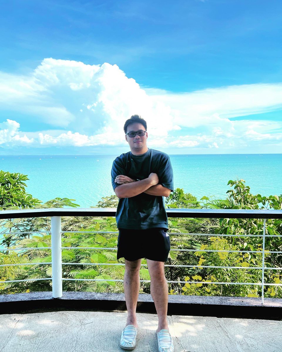 MountMayen's tweet photo. Blue is just a color. https://t.co/RuXKd01gES