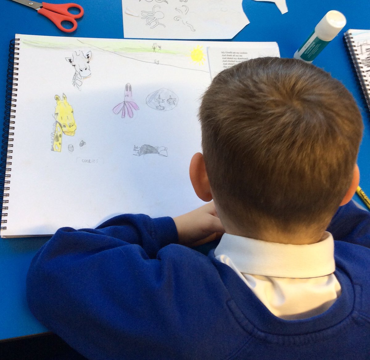 SPMVPineClass's tweet photo. This afternoon we have been using our sketch books to respond to a poem and make visual notes. https://t.co/o2L4jz9yb9