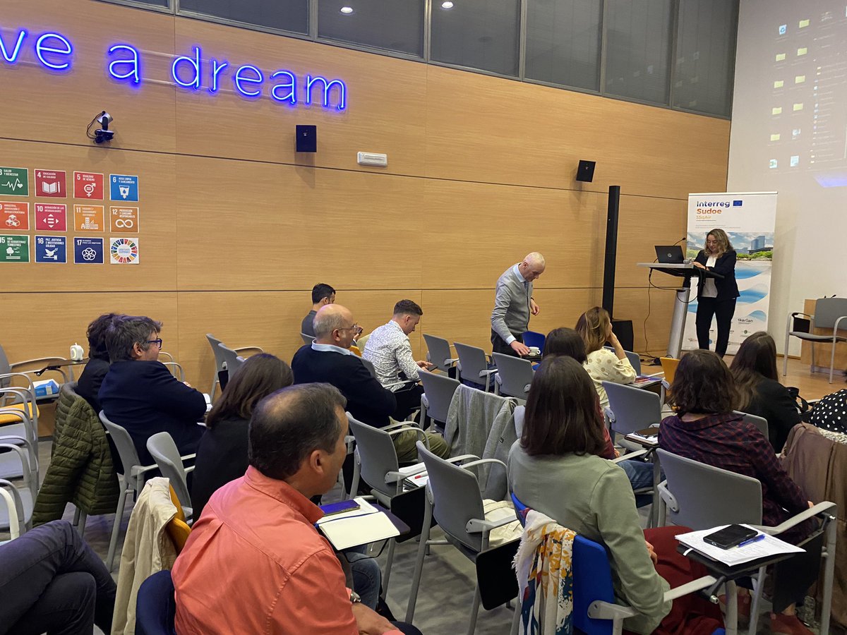 3SqAir's tweet photo. #JoseFermosoDomínguez  from @CARTIFCT and #JoseAlonso from @Engiprior 👏👏

🔍 We are eager to continue enjoying more knowledge and conclusions in the second part of the day. 💡🔬 https://t.co/yVBsq7aXy5