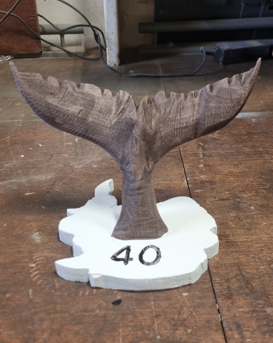 BAS_News's tweet image. And finally, Bosun&apos;s Mate Alan Howard took crafting to the next level by *whittling actual sculptures* 😲

Here&apos;s a whale&apos;s tail made to celebrate a colleague&apos;s special birthday while on the #SDAScience trials, as well as a whale for Alan&apos;s son.

Alan... we want one. Please?

5/5