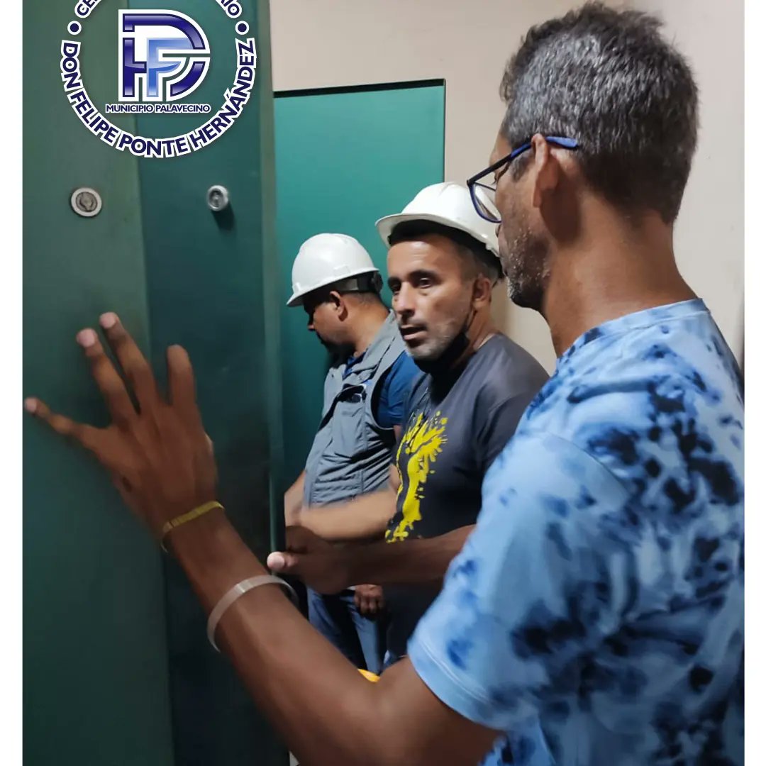 ambulatoriodfph's tweet photo. #20Abr | Inspección realizada a los interruptores, Breckeras principales y acometidas para evaluar mejoras  y poner en funcionamiento óptimo  el sistema eléctrico de las instalaciones del @ambulatoriodfpcabudare

#JuntosPorCadaLatido #PalavecinoSeRenueva #PalavecinoSaludable https://t.co/rw7KQ9wmn1