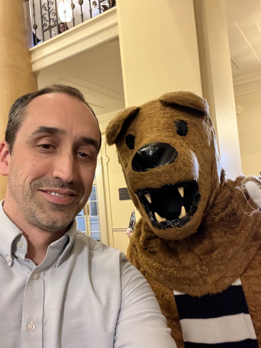 MDSTEFAN's tweet photo. Happy birthday to the symbol of our best! @NittanyLion #WeAre 🔵⚪️ https://t.co/PCgAF6g5xJ