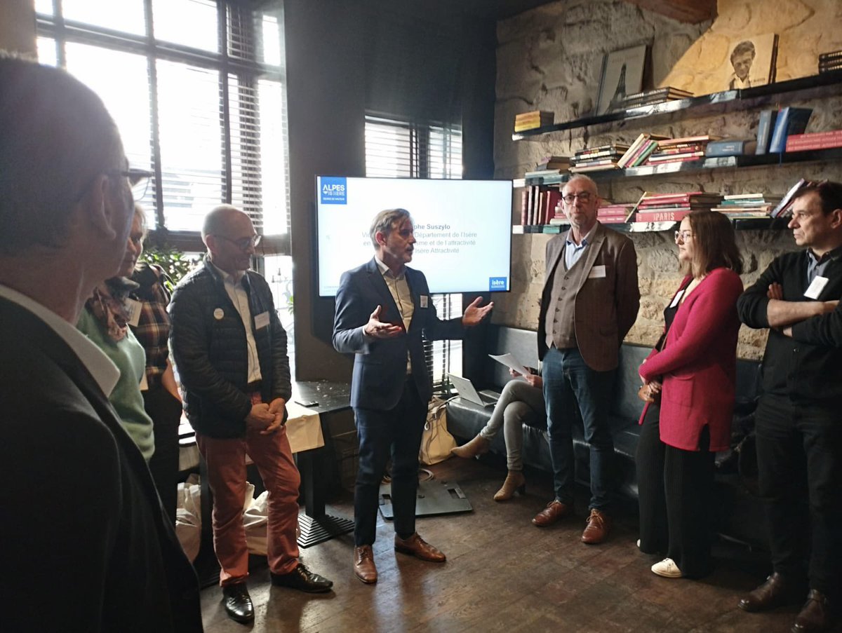 alpes_ishere's tweet image. Lancement de la saison estivale à Paris🌞
@CSuszylo et @nathalie_faure présentent à la presse nationale, les nouveautés en Isère cet été avec une attention toute particulière à la gastronomie. Coup de food assuré ! 😋
#isereattractivite #isere #alpesishere