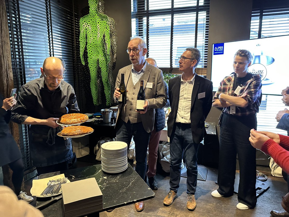 alpes_ishere's tweet image. Lancement de la saison estivale à Paris🌞
@CSuszylo et @nathalie_faure présentent à la presse nationale, les nouveautés en Isère cet été avec une attention toute particulière à la gastronomie. Coup de food assuré ! 😋
#isereattractivite #isere #alpesishere