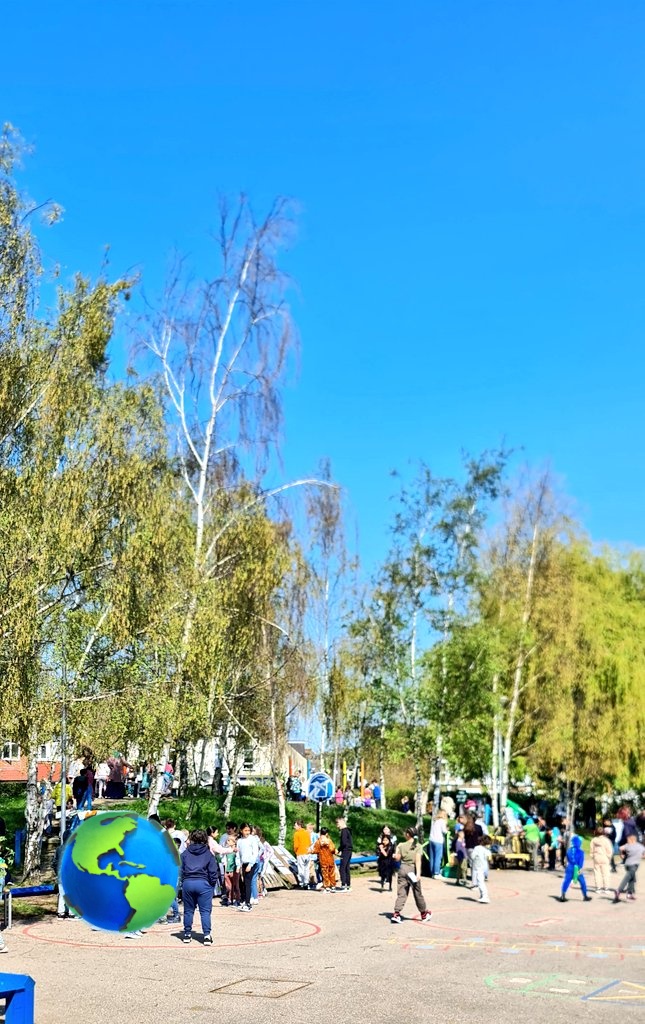 HenryMaynardE17's tweet photo. All children have visited our Earth Day exhibitions this afternoon! What a lovely afternoon to showcase our learning!
#TeamMaynard
#EarthDay2023 https://t.co/w4A2rYC2hm