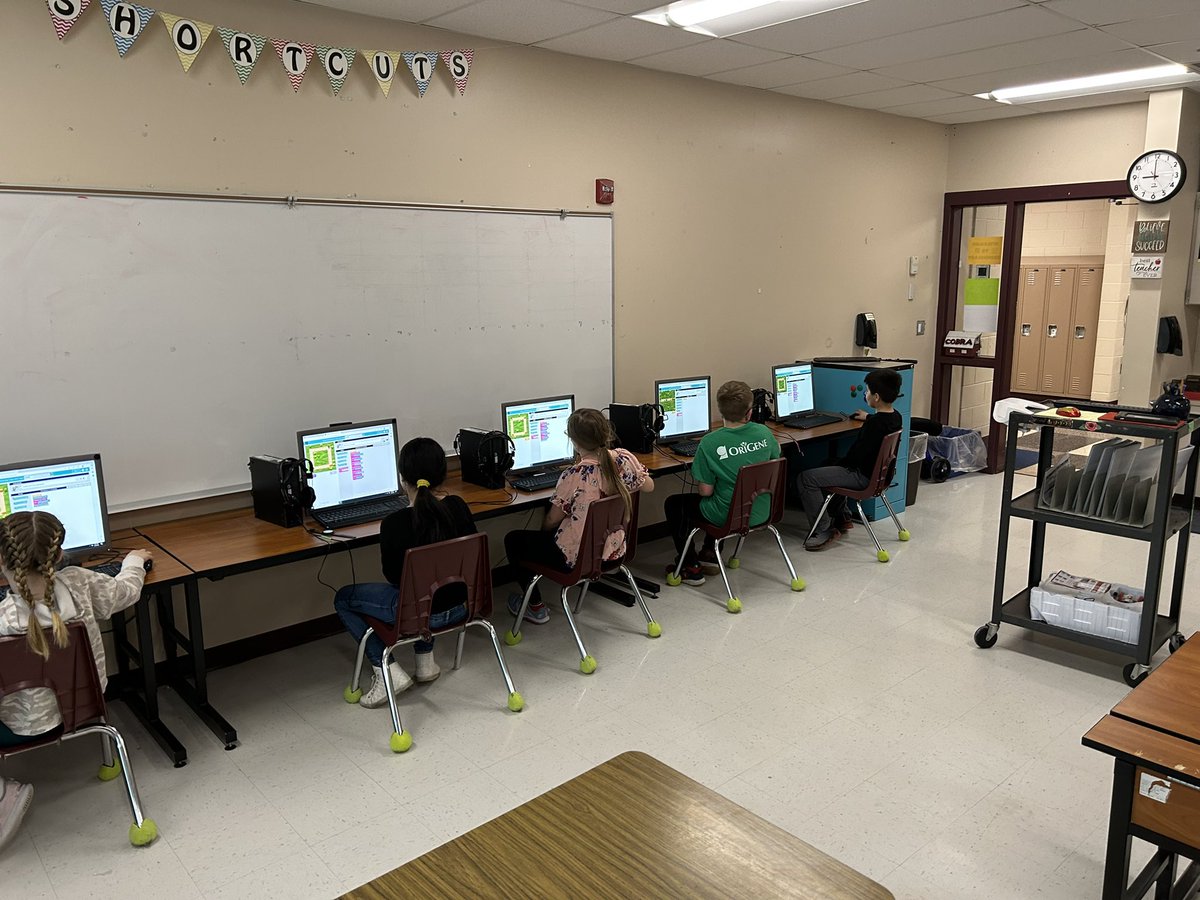 ColttUllom's tweet photo. 3rd graders in @JenJvoxland class are doing an amazing job in technology class coding on @codeorg #WeAreTriton https://t.co/rnyTxI1s7I