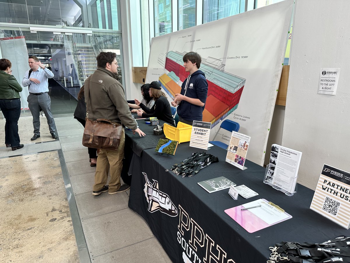 pphssouthbend's tweet photo. #PPHSSouthBend students were excited to share information about their current projects yesterday at @ideaweeksbe. They wowed the event attendees with their knowledge & #innovation!
#PPHS #PassionProject #IDEAWeek https://t.co/6czOsKF7N5