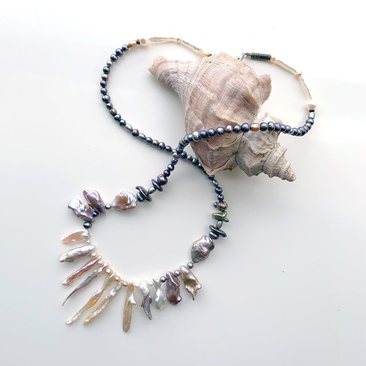 courtbarnmuseum's tweet photo. You've got until 1 May to admire (and buy!) some of the beautiful pieces on display in our #SpringDelights selling exhibition.
Here are some highlights from just a few of our brilliant makers...
#PennyVarley #SeahorseJewellery #TanithRouse #JaneBevan https://t.co/oVR82SMZAT