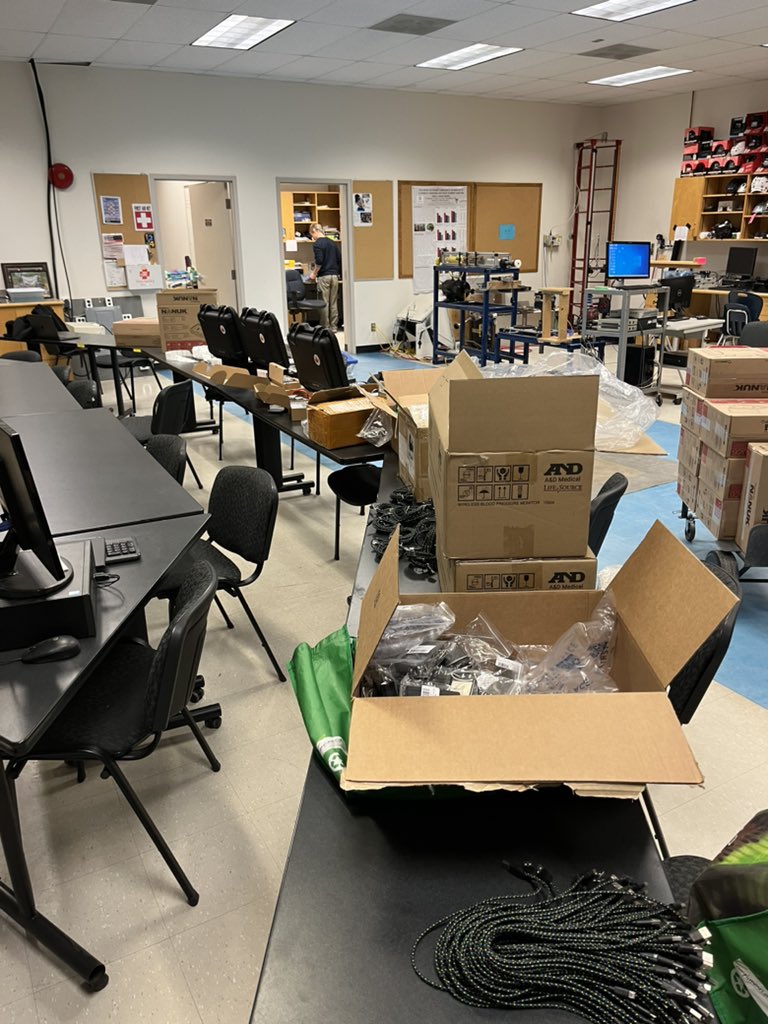 Nicholas Ravanelli (@nickravanelli) on Twitter photo We are finally here!!!
Prepping for the massive data collection effort next week in Montreal to monitor vulnerable pops during the hottest months of the year.
🥵🏡
#NFRF <a href="/IntegrPhysLab/">The Gagnon Lab at Centre EPIC</a> We are finally here!!!
Prepping for the massive data collection effort next week in Montreal to monitor vulnerable pops during the hottest months of the year.
🥵🏡
#NFRF <a href="/IntegrPhysLab/">The Gagnon Lab at Centre EPIC</a>