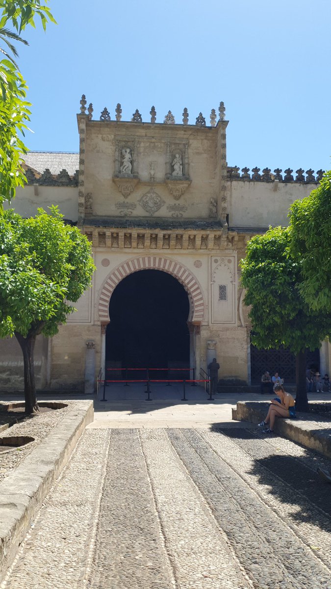 JDieuzaidePech's tweet photo. Los jardines de la Mezquita #pechgranada https://t.co/0q33yy66xz