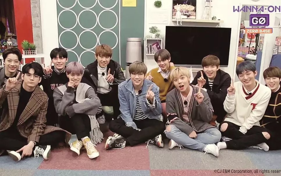 cloudychx's tweet photo. Mnet kamu nyesel ya bubarin grup yang kontraknya 1,5 tahun ini:) wanna one grup ghaib yang selalu tiba tiba trending🫶 https://t.co/vJ9ZgVaVvc