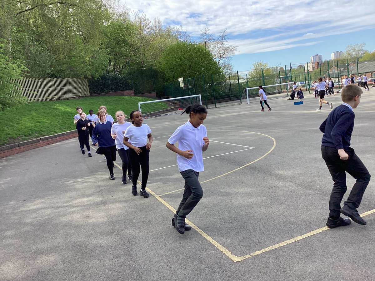 Vernon56KS2's tweet photo. Miss Ridgway and Mr Pearsonβs class have been thinking about consistent pace in PE this afternoon! We ran without stopping for 8 minutes at a consistent pace. #VPPPE https://t.co/nwaFnrUeUP