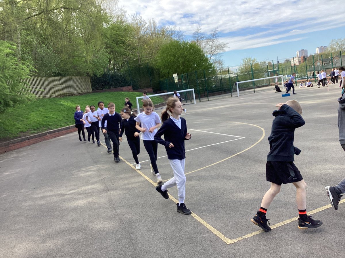 Vernon56KS2's tweet photo. Miss Ridgway and Mr Pearsonβs class have been thinking about consistent pace in PE this afternoon! We ran without stopping for 8 minutes at a consistent pace. #VPPPE https://t.co/nwaFnrUeUP