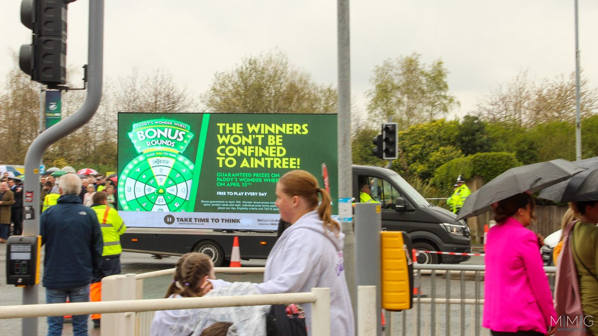MobileMediaOOH's tweet photo. Paddy's Wonder Wheel 🟢
@PaddyPower got close to the action for the Grand National's @AintreeRaces, engaging with audiences across the weekend with #Digivan convoys.
#OOH with @emc_uk https://t.co/ETn5vkgHwo