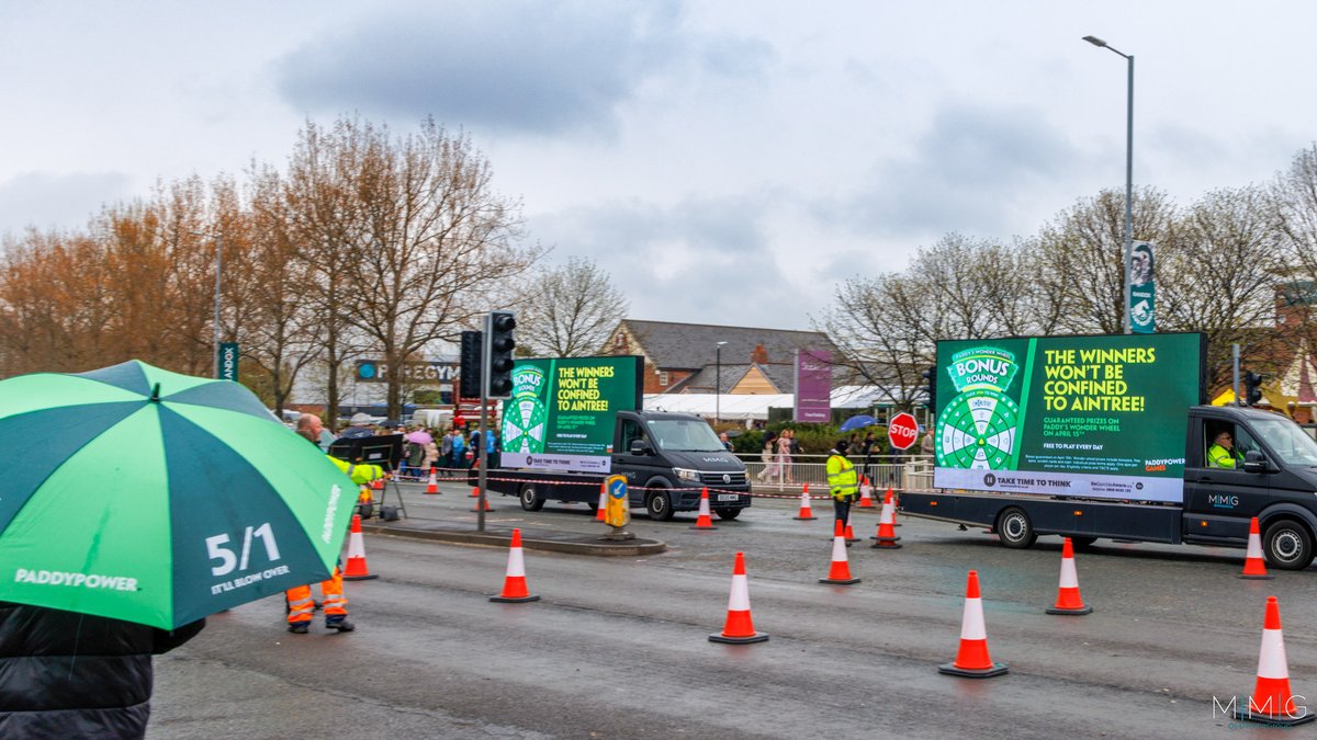 MobileMediaOOH's tweet photo. Paddy's Wonder Wheel 🟢
@PaddyPower got close to the action for the Grand National's @AintreeRaces, engaging with audiences across the weekend with #Digivan convoys.
#OOH with @emc_uk https://t.co/ETn5vkgHwo