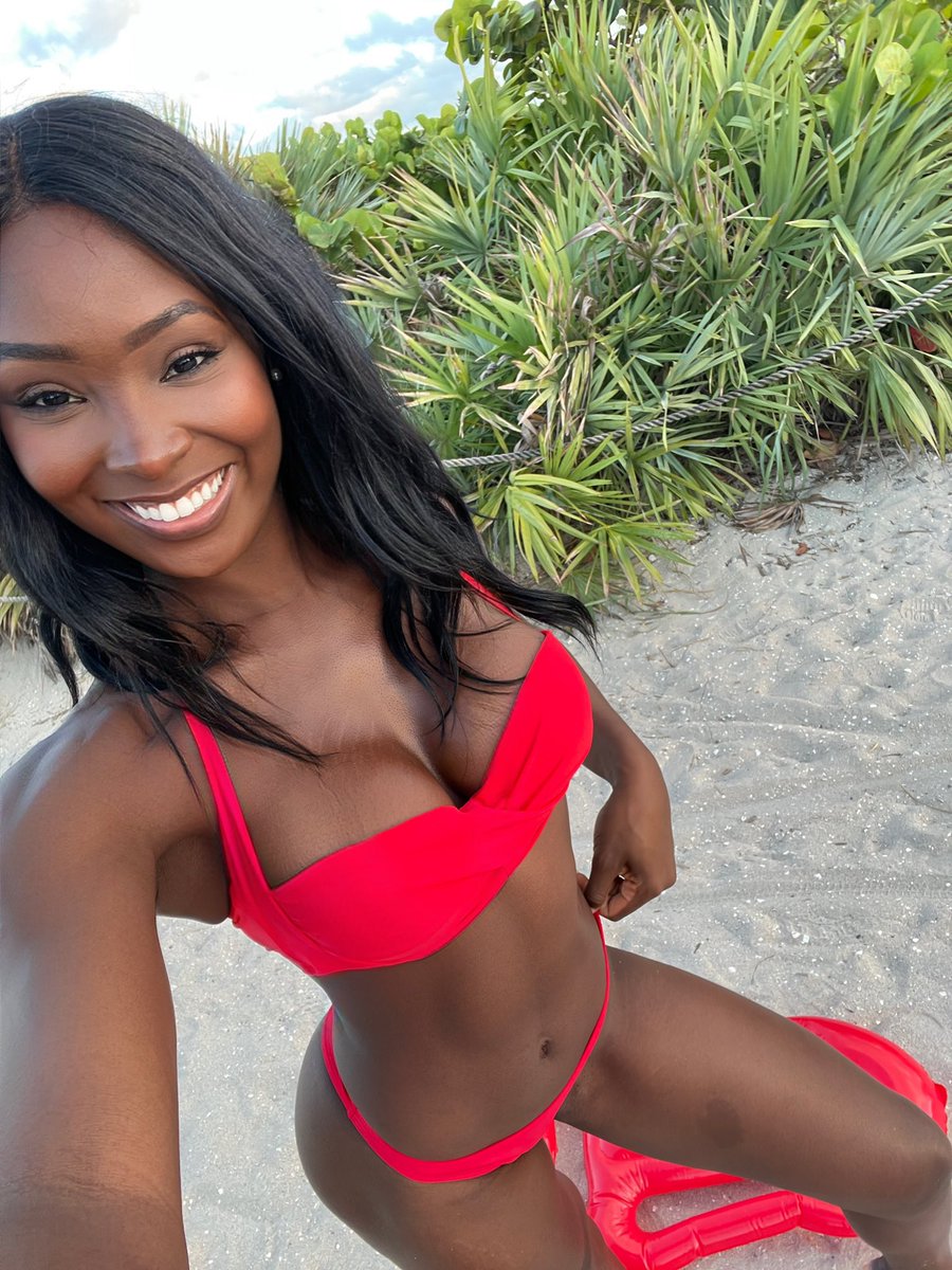 FoshPosh's tweet photo. I love a beach day , 🌊  #Rt if you’d join me 
https://t.co/VQ8ASTCcIl https://t.co/8WYJNrgmzz