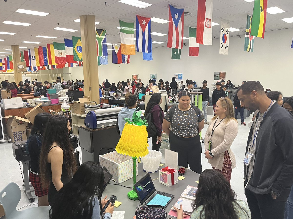 I’m very proud of the work of all <a href="/MeadeHSAACPS/">MeadeHSAACPS</a> students and the <a href="/MeadeIB/">MeadeIB</a> staff to complete and celebrate all of the Personal Projects at today’s expo.  

#AACPSAwesome