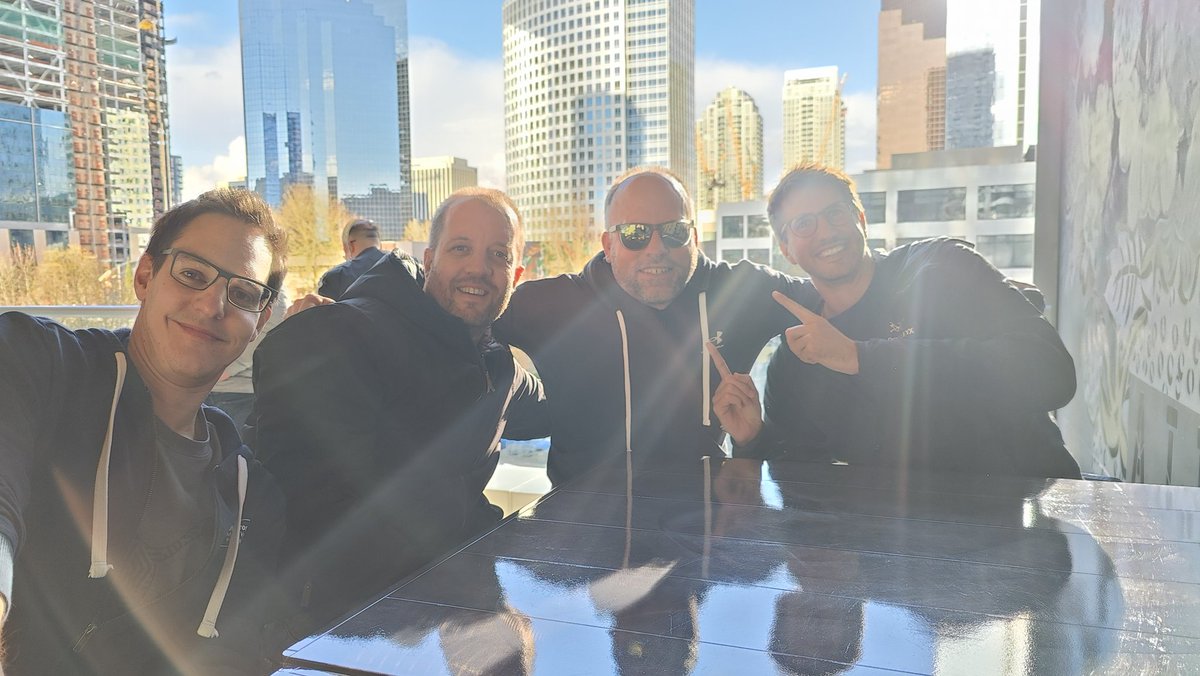 Was a great eveninig yesterday with a bunch of swiss #MVP 's 😎. Let's repeat. #MVPBuzz #MVPSummit