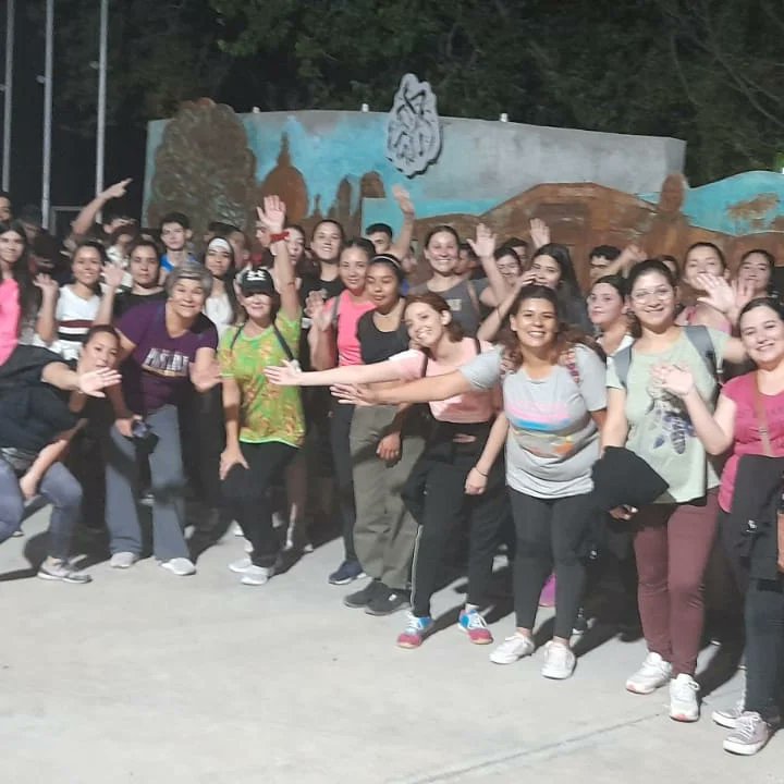 EmmaCunietti's tweet photo. Estudiantes de primer año del Nivel Superior celebraron su bienvenida en el marco del Proyecto “Enseñanza Saludable”.La propuesta acompaña a los/las ingresantes en su iniciación, ambientación y nivelación. Leé la nota completa en ➡ https://t.co/m04DKoJeBM https://t.co/7Fess2yFr4