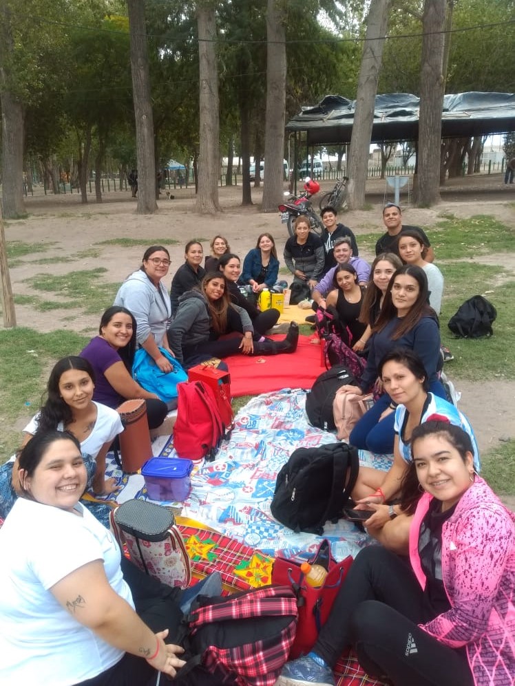 EmmaCunietti's tweet photo. Estudiantes de primer año del Nivel Superior celebraron su bienvenida en el marco del Proyecto “Enseñanza Saludable”.La propuesta acompaña a los/las ingresantes en su iniciación, ambientación y nivelación. Leé la nota completa en ➡ https://t.co/m04DKoJeBM https://t.co/7Fess2yFr4