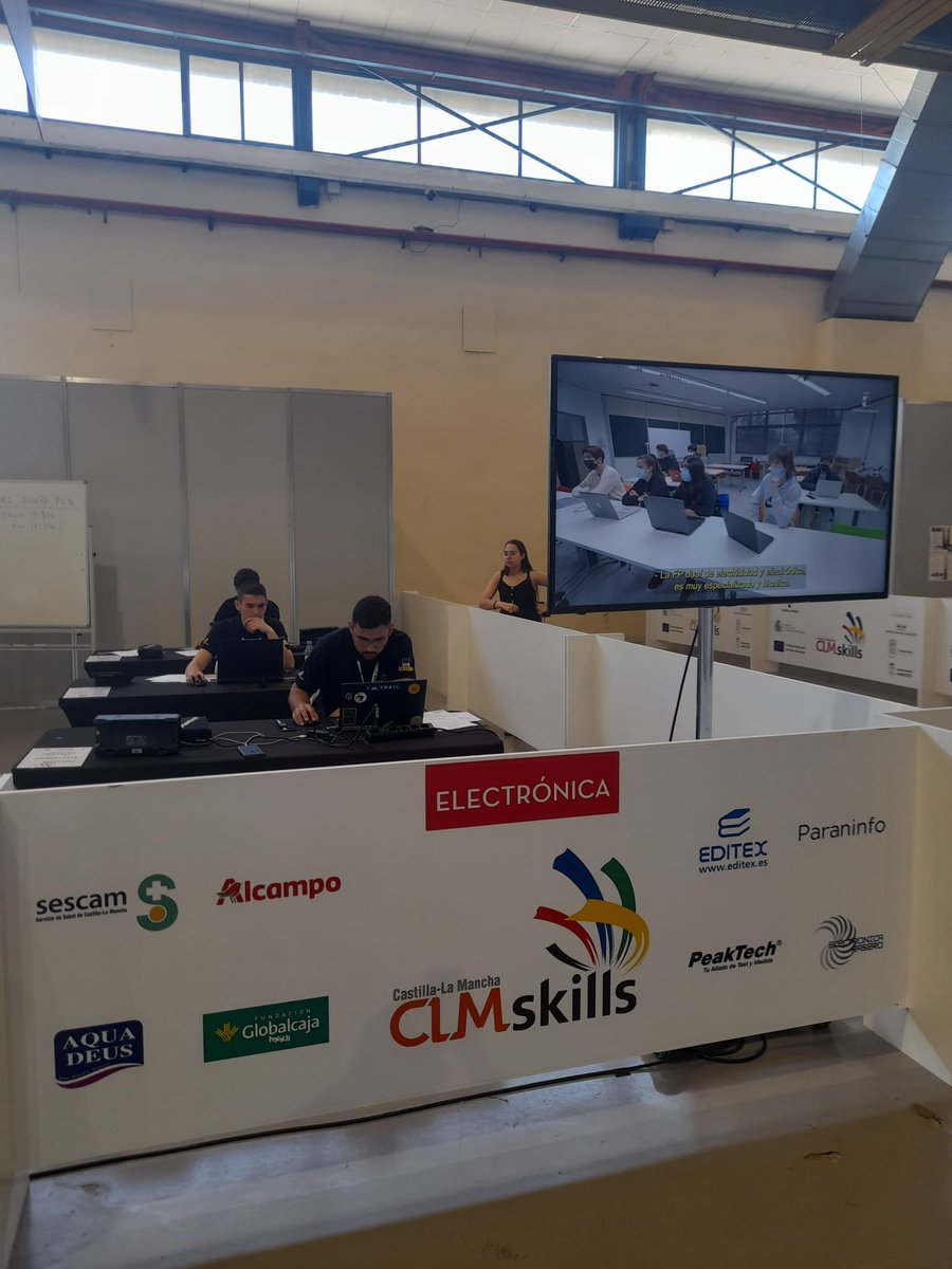 IESLuisDeLucena's tweet photo. Comienza la prueba de #electrónica en #clmskills #Albacete
¡Vamos Carlos!
#lafpenelLucena
#olimpiadasFP
#educajccm https://t.co/NzDK5EMGVP