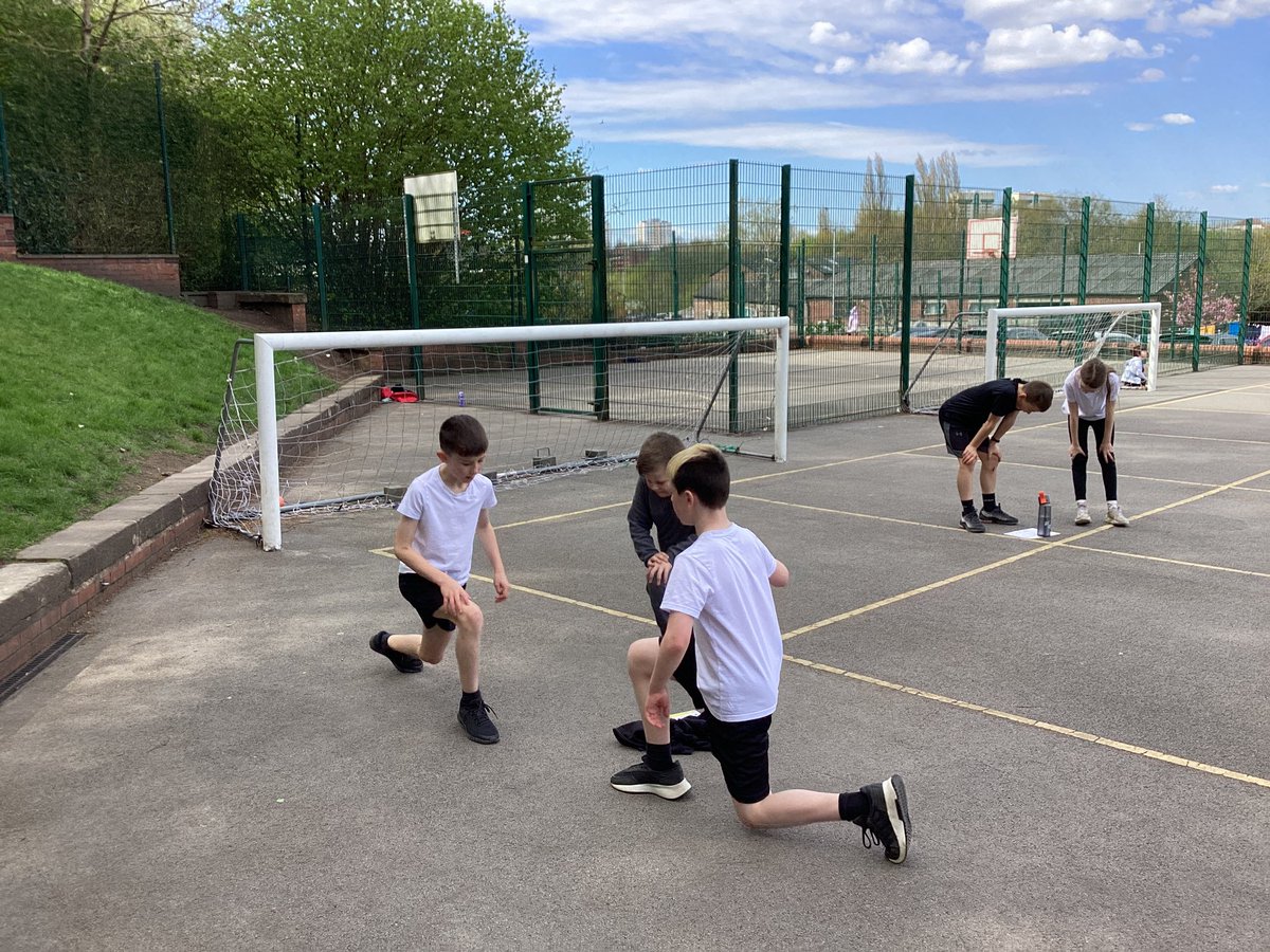 Vernon56KS2's tweet photo. We also discussed the importance of warming up our muscles before exercise! We used #RallyCoach to take each other through a warm up. #VPPPE https://t.co/J1T9mXzl7r
