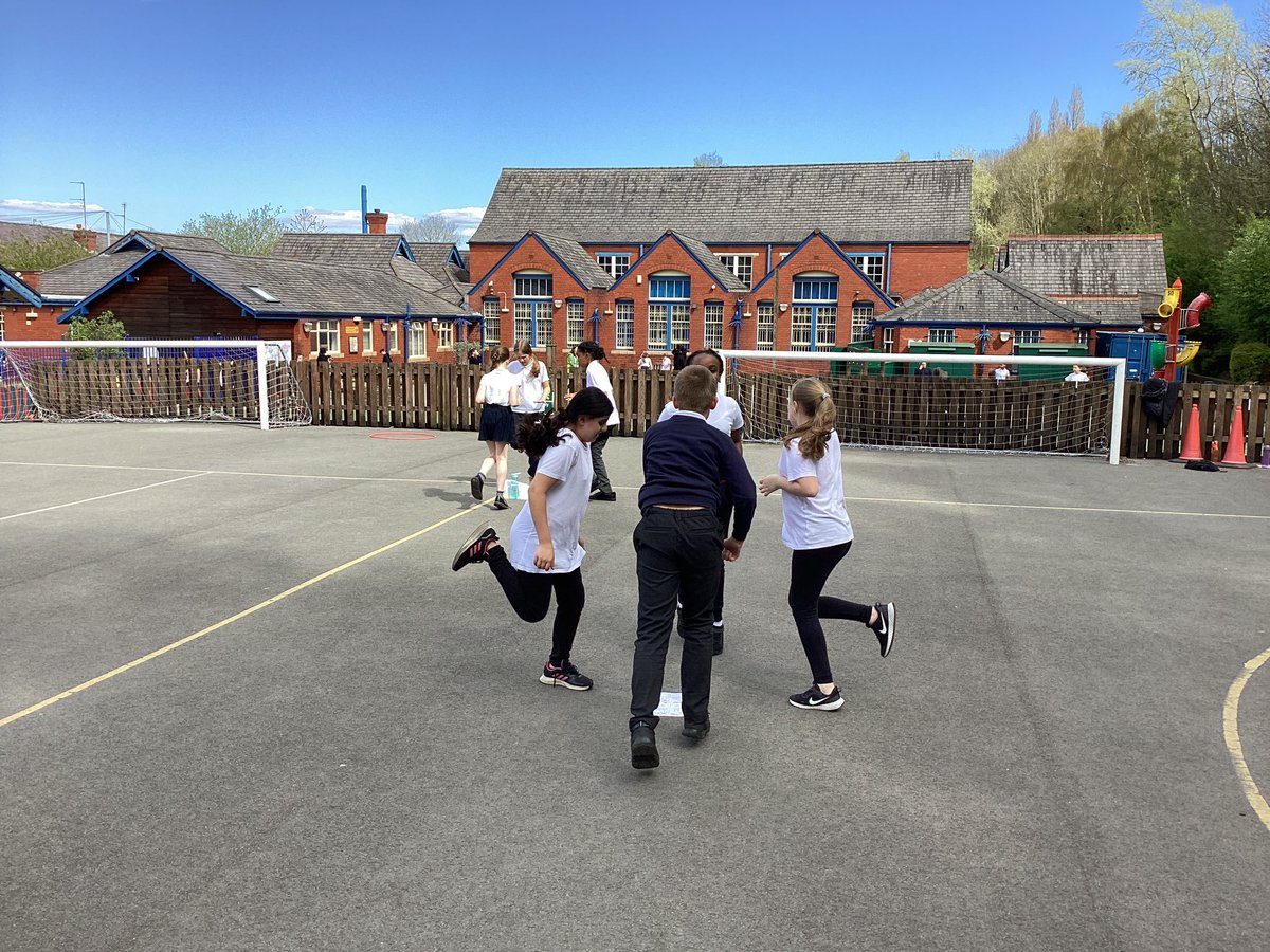 Vernon56KS2's tweet photo. We also discussed the importance of warming up our muscles before exercise! We used #RallyCoach to take each other through a warm up. #VPPPE https://t.co/J1T9mXzl7r