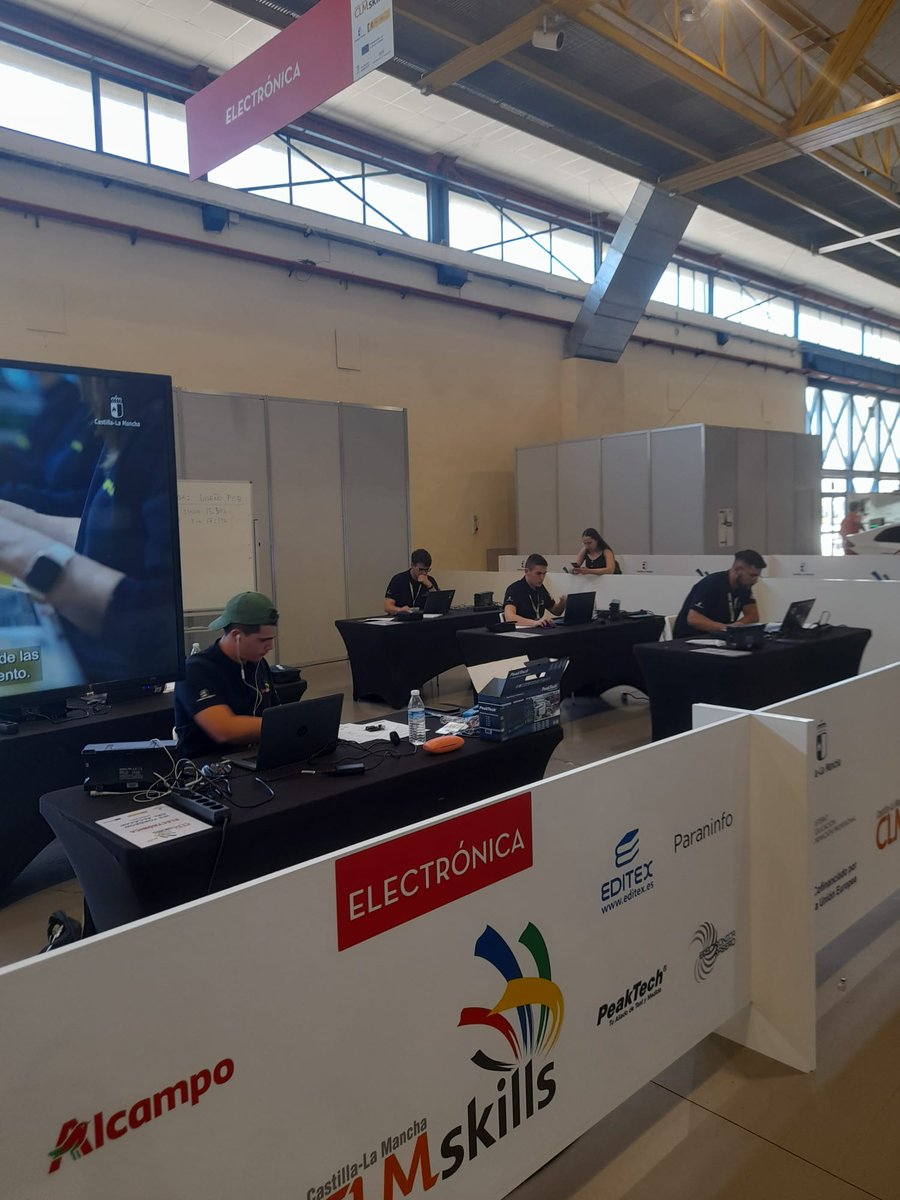 IESLuisDeLucena's tweet photo. Comienza la prueba de #electrónica en #clmskills #Albacete
¡Vamos Carlos!
#lafpenelLucena
#olimpiadasFP
#educajccm https://t.co/NzDK5EMGVP