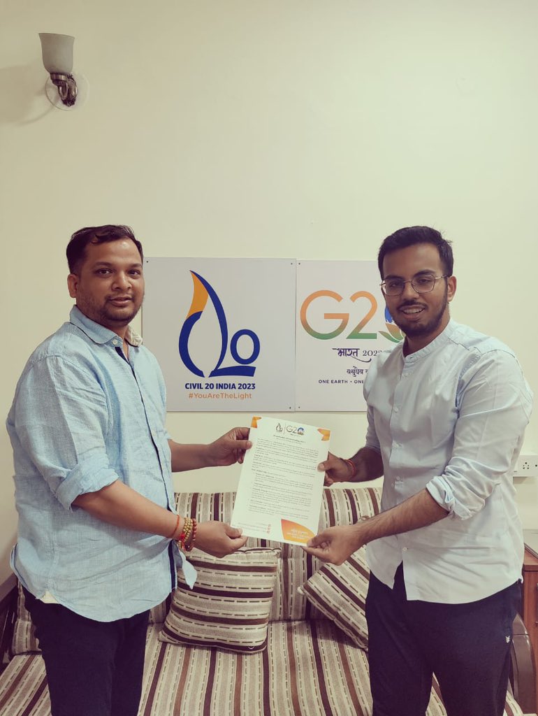 C20EG's tweet photo. C20 Sous Sherpa Dr Swadesh Singh (@swadesh171) signed an MoU with IndGenious through its convenor Pradyumna Malpani. INDGenius is an independent think tank that promotes the Indic thoughts and acts as a network for students of Pvt universities to achieve holistic growth. https://t.co/Zo198AU6CB