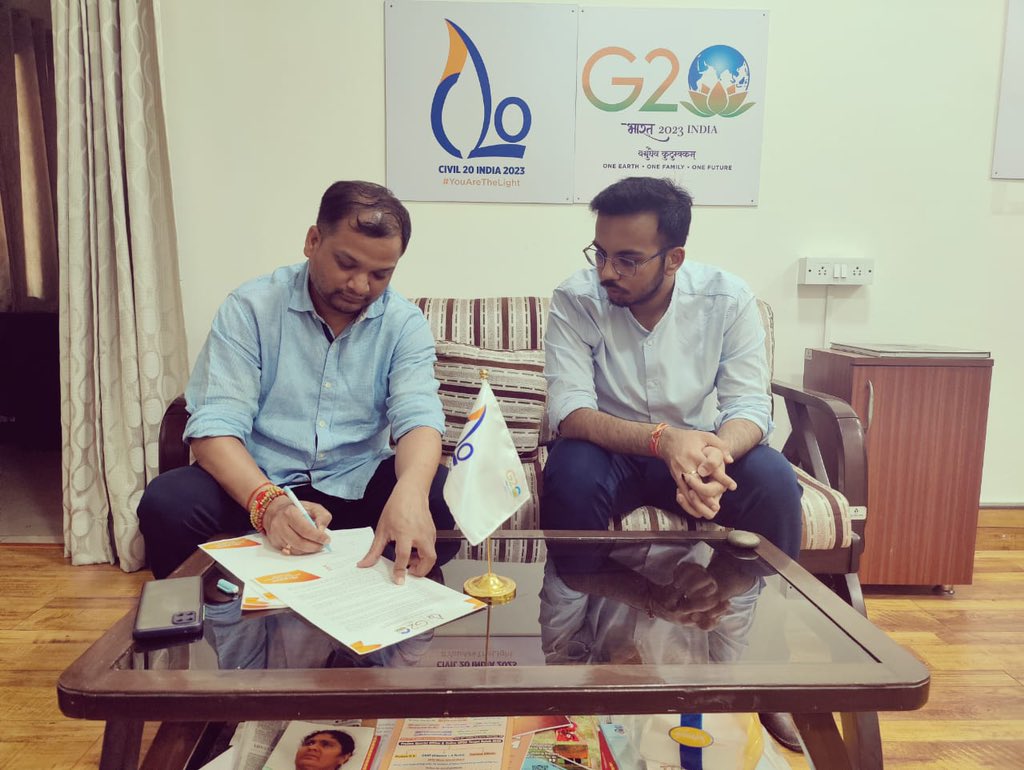 C20EG's tweet photo. C20 Sous Sherpa Dr Swadesh Singh (@swadesh171) signed an MoU with IndGenious through its convenor Pradyumna Malpani. INDGenius is an independent think tank that promotes the Indic thoughts and acts as a network for students of Pvt universities to achieve holistic growth. https://t.co/Zo198AU6CB