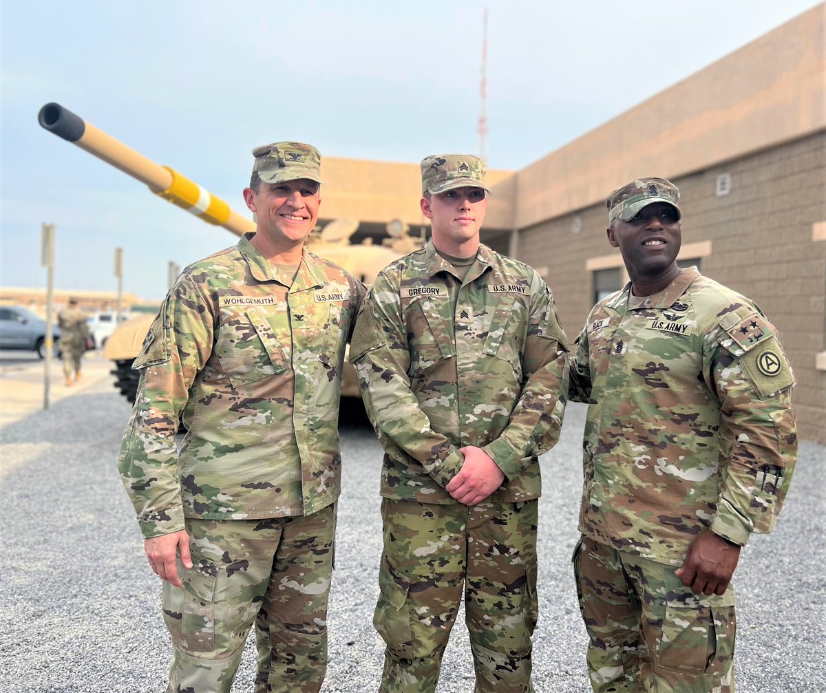 ASGKU's tweet image. A congratulations and salute to this week&apos;s reenlisting Soldiers! SFC Hester, logistics, and SGT Gregory, MP,  both benefit from some great retention programs - including $5k bonus, Post-9/11 GI Bill transfer, &amp;amp; Station of Choice!  #miltwitter

@usarec | @usarmycentral
