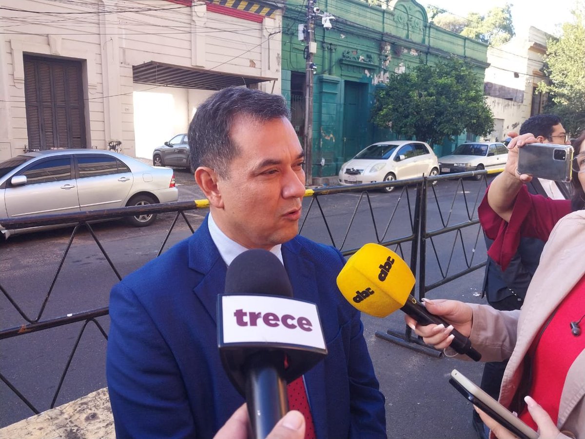 treintamastv's tweet photo. Tragada de USD 109 millones de Efraín:

📌El senador Martín Arévalo pide la ampliación de la investigación. El mismo mantendrá una audiencia con el fiscal general del Estado, Emiliano Rolón Fernández.

Confirmó que ya hay fiscales asignados al caso.

vía @orlandogodoy93 | #650AM https://t.co/JQj7IFd09o