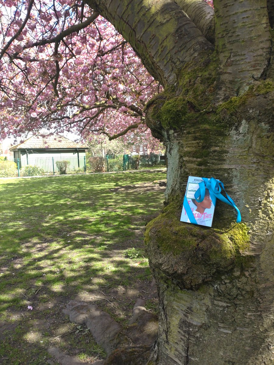 _AnnaBlight's tweet photo. Will you be lucky enough to find the wonderful book 'If You Read This' by Kareem Getten? It has been hidden in the blossom trees in Valley Gardens in #Pontefract
#ibelieveinbookfairies #BookFairyProofs
#TBFPushkin #IfYouReadThis #BLMBookFairies
#kereengetten #BlossomWatch https://t.co/kYWPK4OPFp