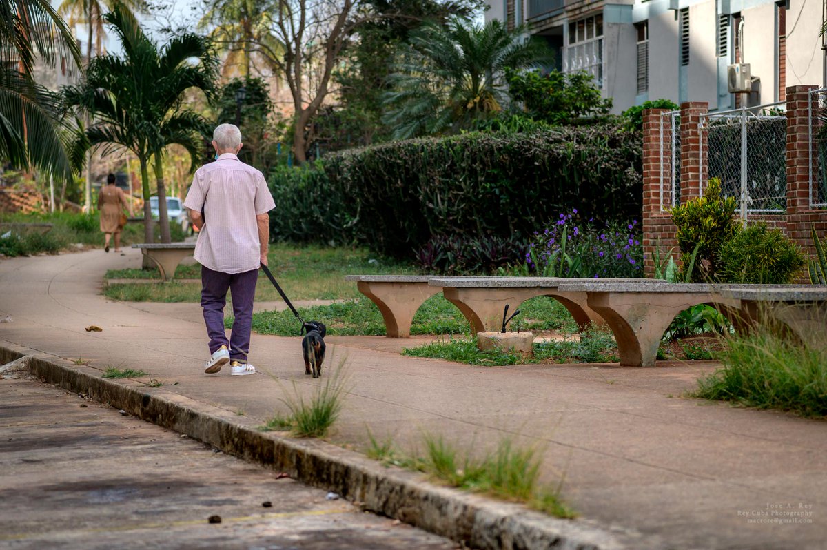 macrore's tweet photo. Loneliness...Havana, Cuba. https://t.co/RdDbtAjPWB