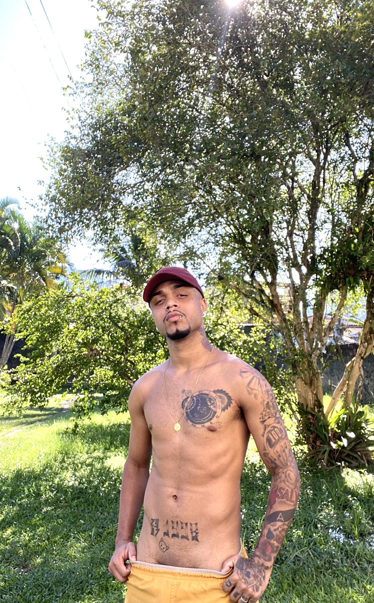 Jottaofc07's tweet photo. Quem tem seu próprio brilho nunca ficará na escuridão 🍃🚀💪🏾🔥 #viral2023 https://t.co/D6CB9UIHps