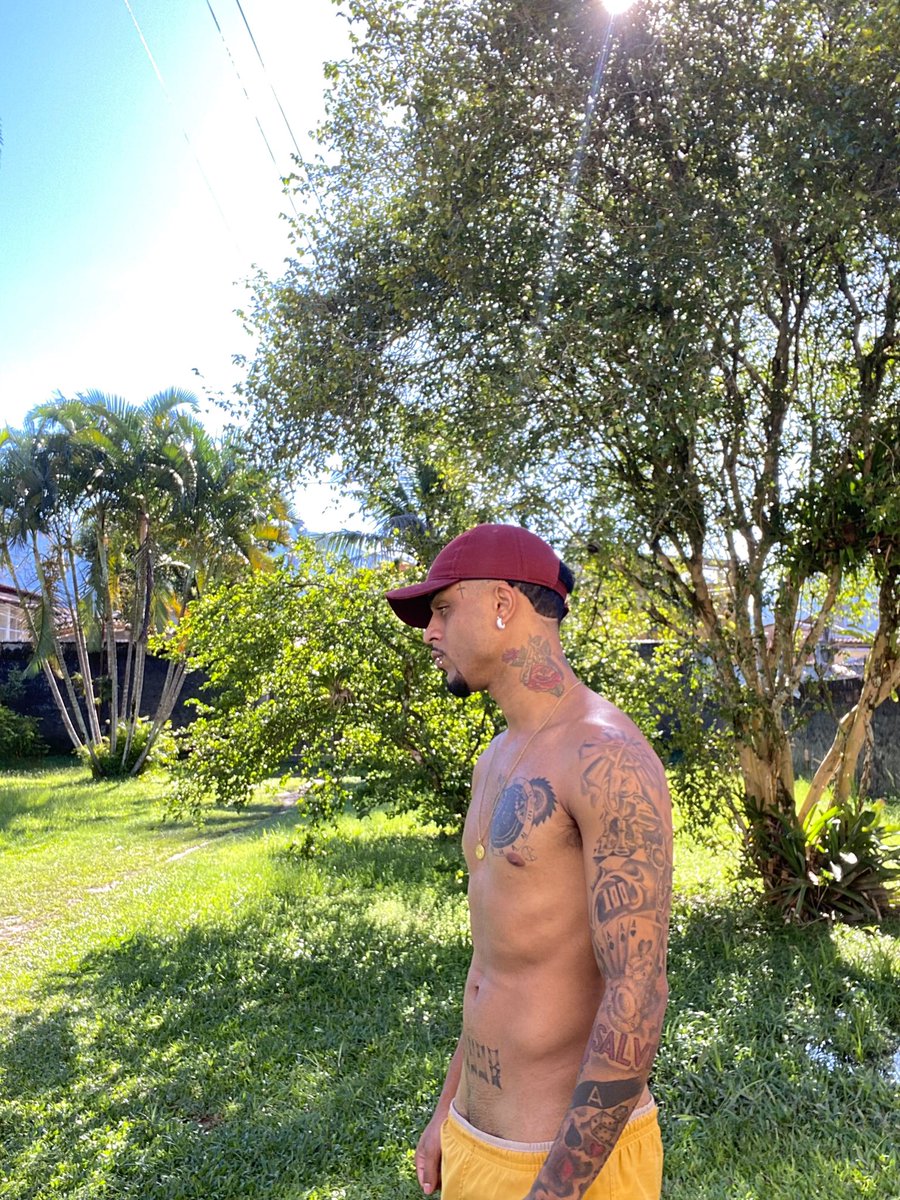 Jottaofc07's tweet photo. Quem tem seu próprio brilho nunca ficará na escuridão 🍃🚀💪🏾🔥 #viral2023 https://t.co/D6CB9UIHps
