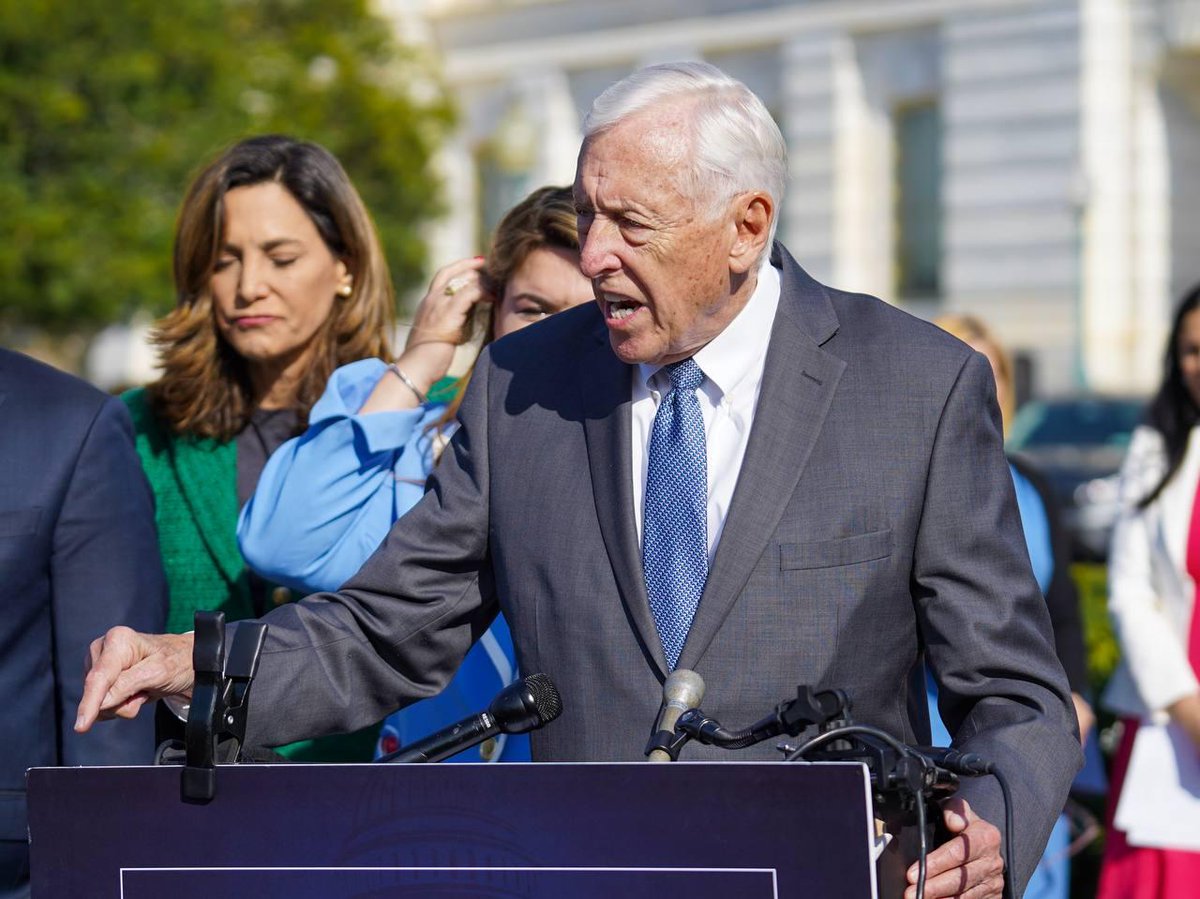 GovPierluisi's tweet image. Como líderes de nuestros constituyentes, nos unimos en defensa de los ideales democráticos de nuestra nación. Reclamamos igualdad para los ciudadanos americanos de Puerto Rico, para asegurarles que tengan voz y voto sobre las decisiones de que definen su futuro. Eso es lo que los…