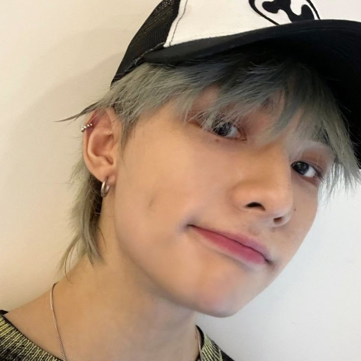 chaebadobeee's tweet photo. Stays porfavor difundan esto !!!!!, Hyunjin está recibiendo amenazas de muerte y comentarios ofensivos en bubble, lamentablemente hyunjin ya ha visto esos comentarios, porfavor hagan algo  #Jypedobetterforstraykids #HyunJin #StrayKids #JypeProtectHyunjin https://t.co/lue0lMfiZC