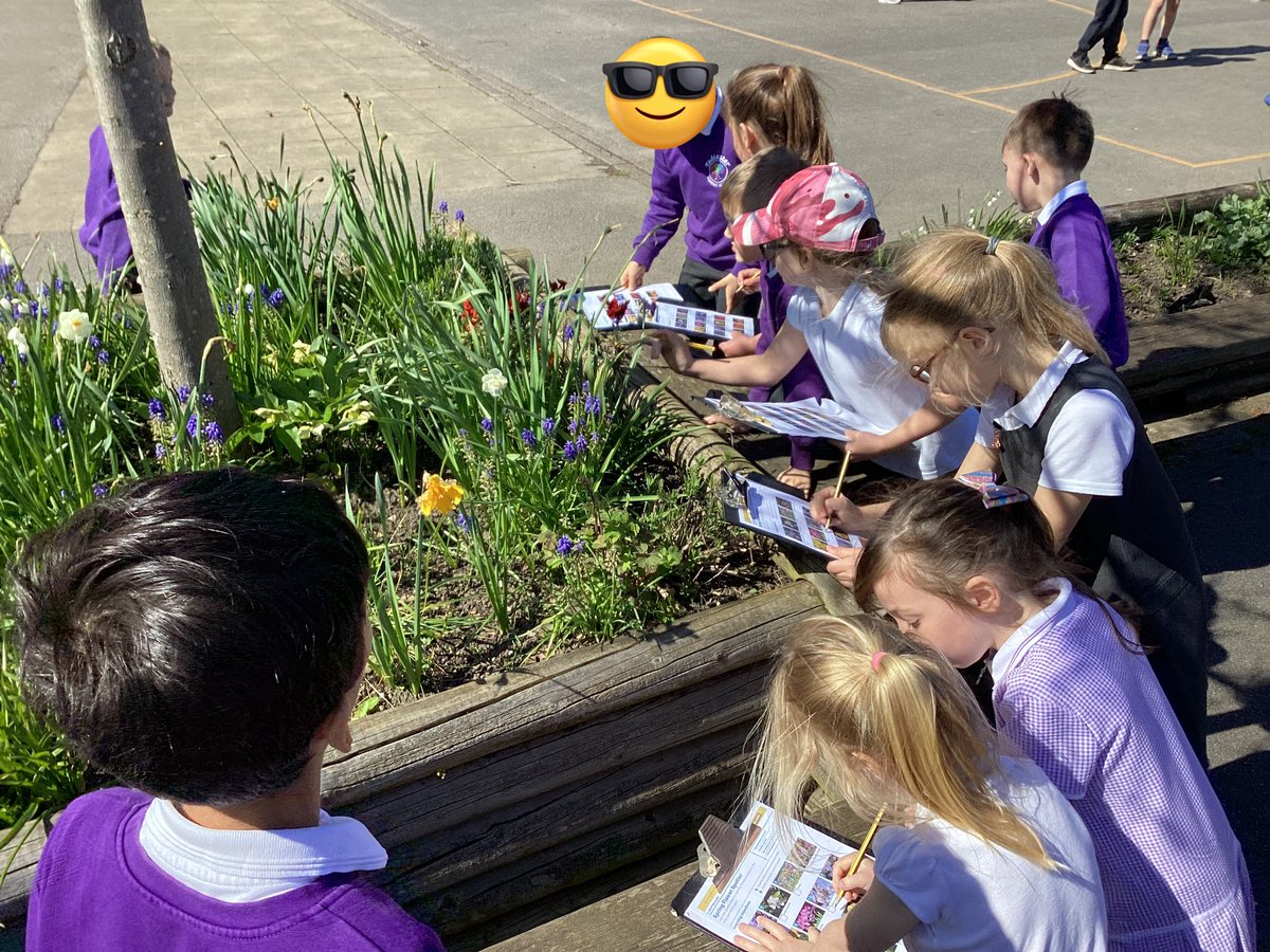 TadPrimaryAcad's tweet photo. Jupiter team were investigating plants and noticed that the season is changing because some deciduous trees had blossom. @eboractrust ##Tadcasterscience #TadcasterPSHE https://t.co/JqOG4wQJzD