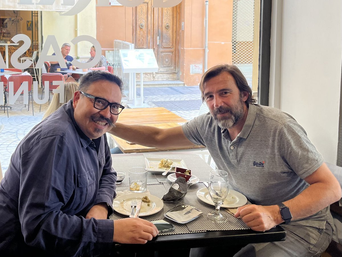 xabilice's tweet photo. @danigranatta ya estamos con @galancantu ultimando los preparativos para la Feria de Málaga 💃💃💃 Te esperamos, amigo!! https://t.co/ThrnXnGpWS
