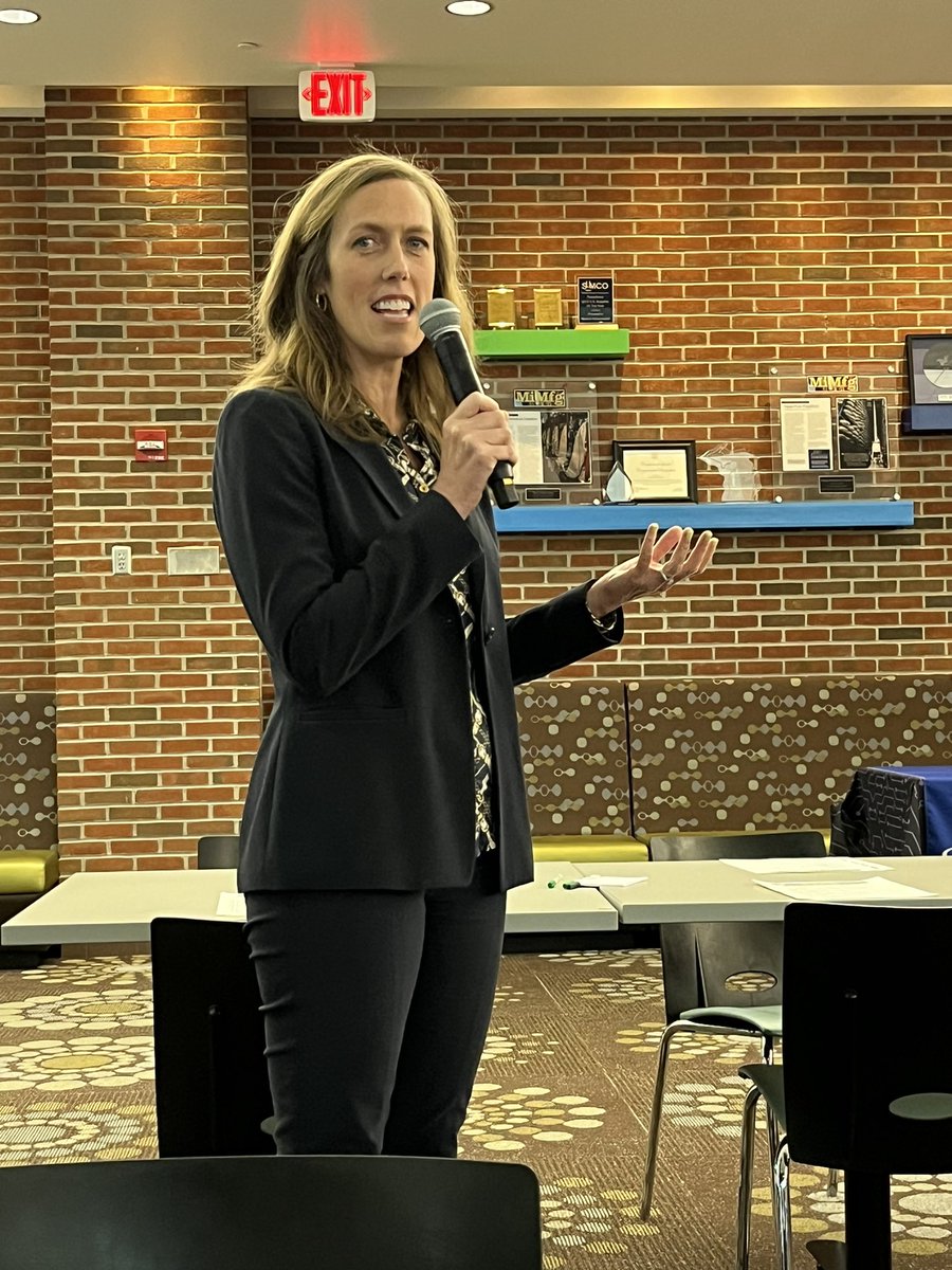Brooke Beebe, <a href="/hscpoly/">Hemlock Semiconductor</a> SVP of advocacy &amp;engagement, welcomes attendees to the third Sustainable Manufacturing workshop sponsored by <a href="/nature_org/">The Nature Conservancy</a> in #Michigan and <a href="/mimfgnews/">Michigan Manufacturing News</a>. @martinwaymire is proud to help with these workshops!