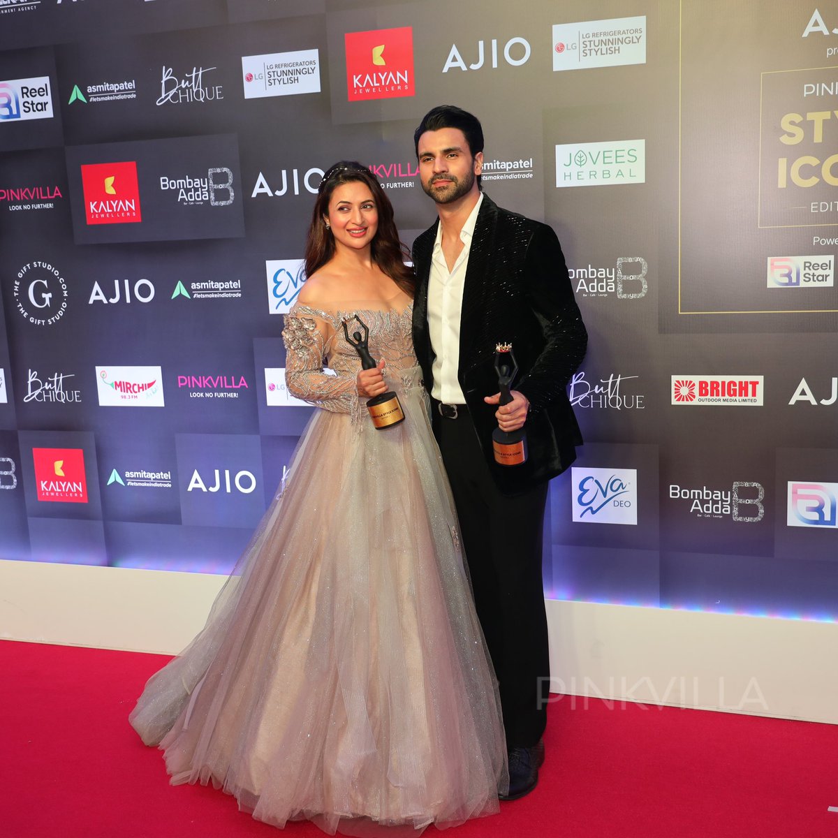 PinkvillaSouth's tweet photo. The couple who never fails to give us major goals 😍 Divyanka Tripathi Dahiya and Vivek Dahiya at the Pinkvilla Style Icons 2!
@AJIOLife @LGIndia @reelstario
#Pinkvilla #PinkvillaStyleIcons2 #PinkvillaStyleIcons #PSI2 https://t.co/cu4ToCL38g