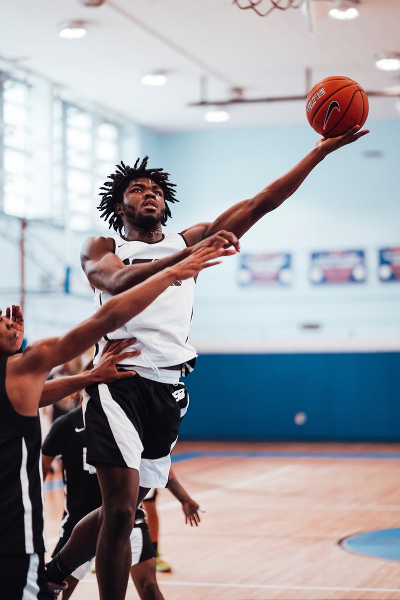BKCollegiate_BB's tweet photo. 6’5” 215lb 2023 (unsigned) wing Zaquan Jones poured in 37 points &amp; grabbed 15 rebounds last weekend in NYC’s infamous is8‼️ Zay will be running with CM3 17U @WeAre_Cm3 this weekend @marqueehoops #DCjumpoff https://t.co/bYNkiyyicP