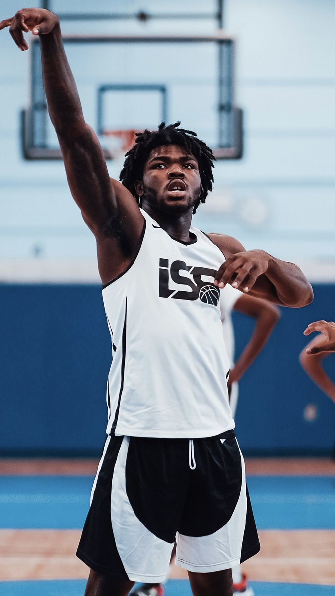 BKCollegiate_BB's tweet photo. 6’5” 215lb 2023 (unsigned) wing Zaquan Jones poured in 37 points &amp; grabbed 15 rebounds last weekend in NYC’s infamous is8‼️ Zay will be running with CM3 17U @WeAre_Cm3 this weekend @marqueehoops #DCjumpoff https://t.co/bYNkiyyicP