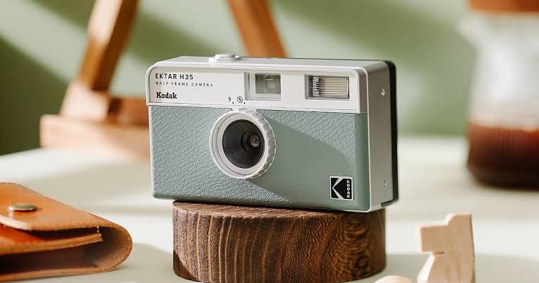 seungjinmails's tweet photo. . . . ‹ wts lfb ph › . . .

ꕀ KODAK EKTAR H35 HALF FRAME FILM CAMERA IN SAGE

✦  in mint condition 
✦ Php 2700 + lsf (negotiable)

⟢ payo only
⟢ reply “mine” or dm
⟢ sample pics below
⟢ rfs: college funds

PLEASE HELP RT 😭 https://t.co/wy0HtYWOtr