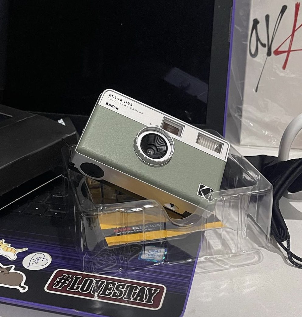 seungjinmails's tweet photo. . . . ‹ wts lfb ph › . . .

ꕀ KODAK EKTAR H35 HALF FRAME FILM CAMERA IN SAGE

✦  in mint condition 
✦ Php 2700 + lsf (negotiable)

⟢ payo only
⟢ reply “mine” or dm
⟢ sample pics below
⟢ rfs: college funds

PLEASE HELP RT 😭 https://t.co/wy0HtYWOtr
