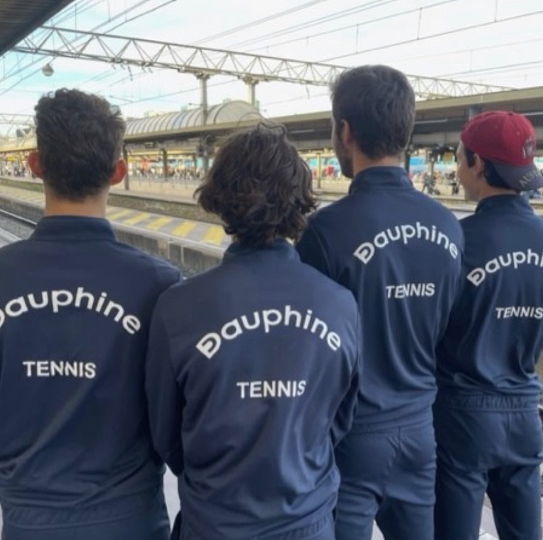 FFSportU's tweet photo. 👏🎾🎓 Felicitations à @lucavanassche, étudiant en mathématiques à l’@Paris_Dauphine et licencié à la #FFSU !

👉 https://t.co/0ibtqKR1NE

📸 @DAUPHINE_SPORTS 

#FFSU 
#SportUniversitaire 
#DoubleProjet  
@FFTennis 
@WeAreTennisFR 
@lecoqsportif https://t.co/gGKbA7RYmx