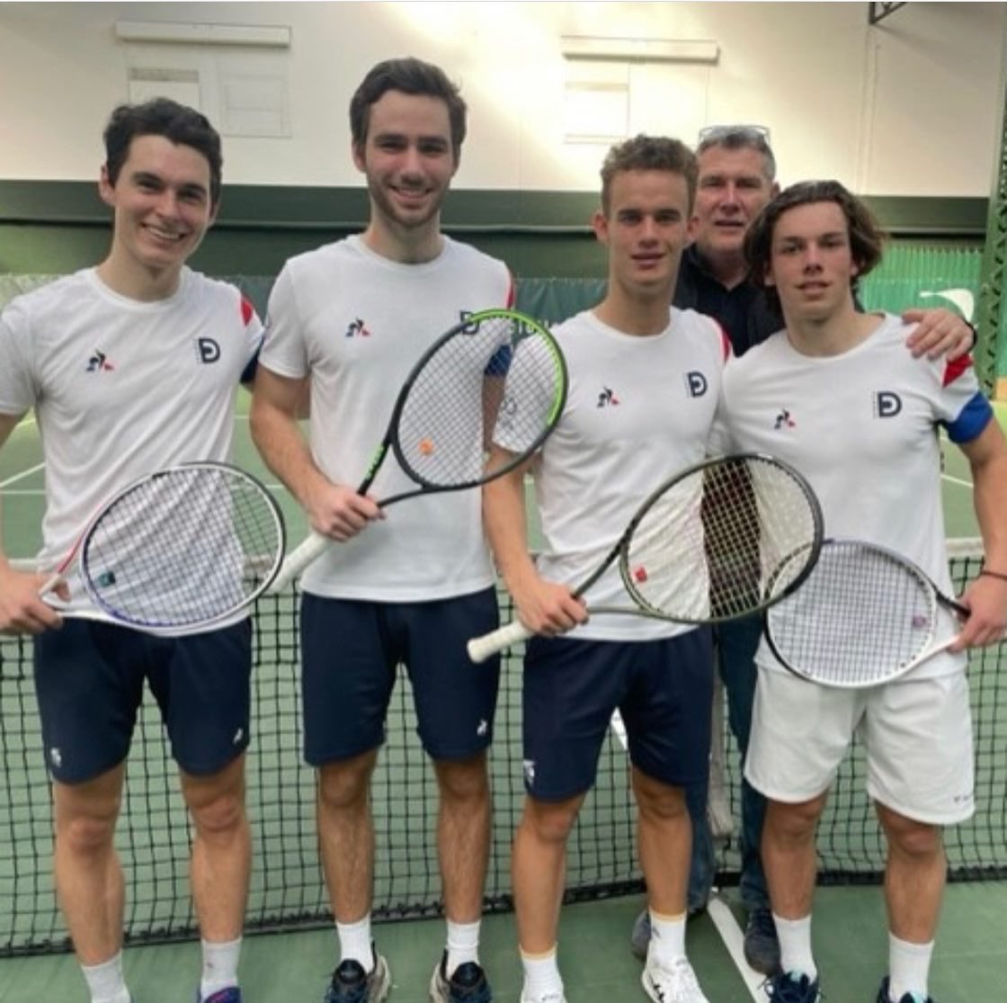 FFSportU's tweet photo. 👏🎾🎓 Felicitations à @lucavanassche, étudiant en mathématiques à l’@Paris_Dauphine et licencié à la #FFSU !

👉 https://t.co/0ibtqKR1NE

📸 @DAUPHINE_SPORTS 

#FFSU 
#SportUniversitaire 
#DoubleProjet  
@FFTennis 
@WeAreTennisFR 
@lecoqsportif https://t.co/gGKbA7RYmx