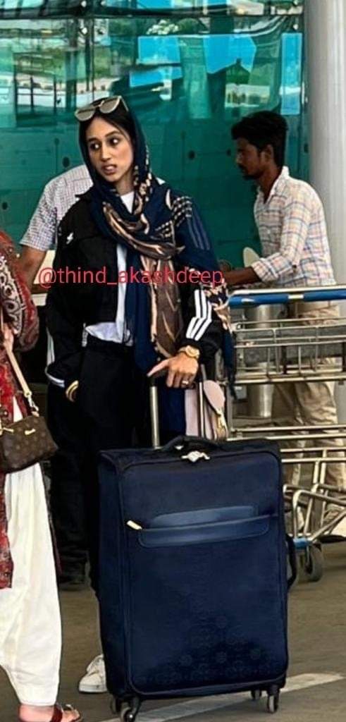 DrKS_Badal's tweet image. #KirandeepKaur is a British citizen and she is not wanted in any case in India or anywhere. Her husband (#BhaiAmritpalSingh) being wanted by police cannot be a legal ground to restrict her rights of travel. This is volition of Article 21 &amp;amp; other articles of Indian Constitution.